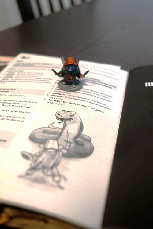 Une autre page du manuel, illustration souris se défendant contre une vipère