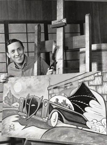 1966 : Bob Kane présentant, pinceaux en main, un grande illustration de Batman, sur un chevalet
